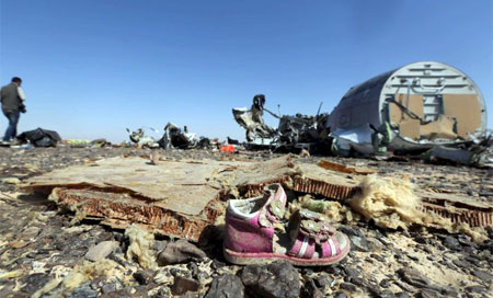 avion siniestrado en el sinai Hallan 12 fragmentos grandes del fuselaje del avión ruso siniestrado en Egipto
